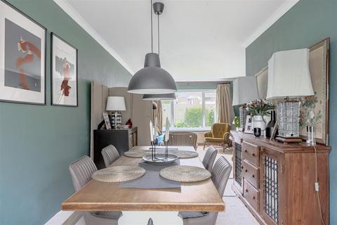 23 Hazelbank Close, Liphook, GU30 7BZ