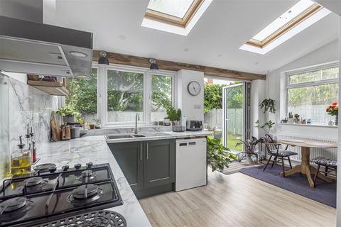 23 Hazelbank Close, Liphook, GU30 7BZ