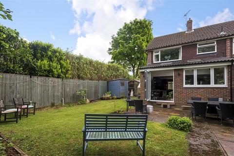 23 Hazelbank Close, Liphook, GU30 7BZ