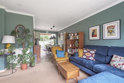 23 Hazelbank Close, Liphook, GU30 7BZ