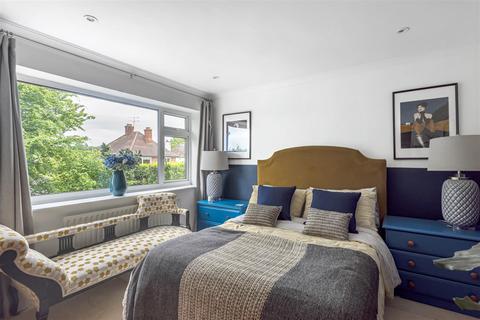 23 Hazelbank Close, Liphook, GU30 7BZ