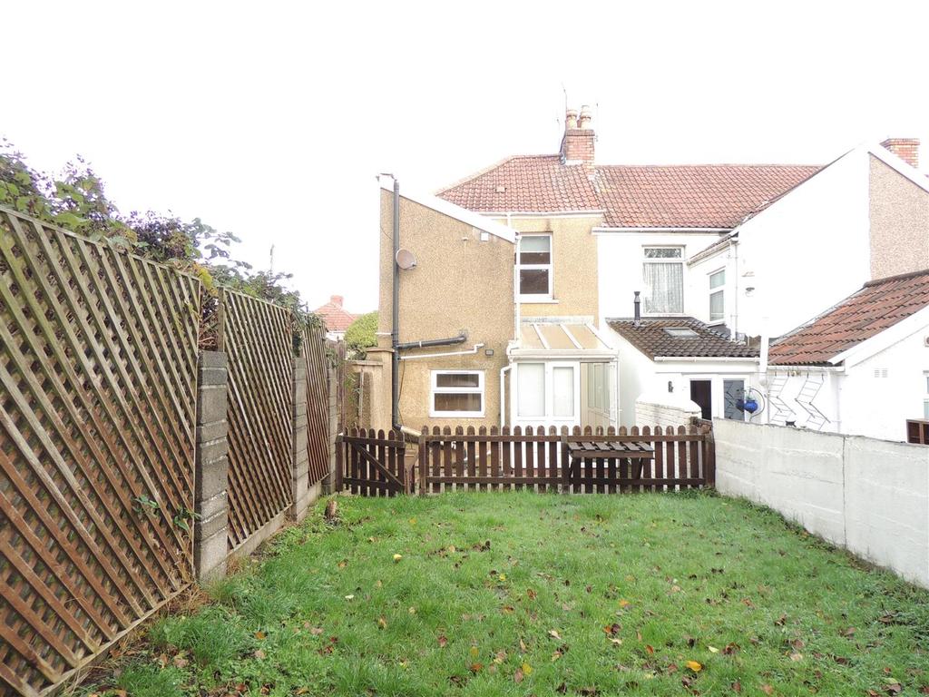 Crown Road, Kingswood, Bristol 2 bed end of terrace house £260,000