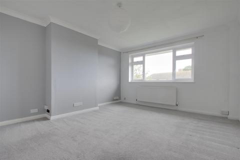 2 bedroom flat for sale - Elm Place, Rustington
