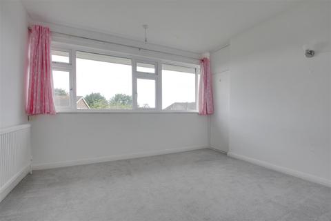 2 bedroom flat for sale - Elm Place, Rustington