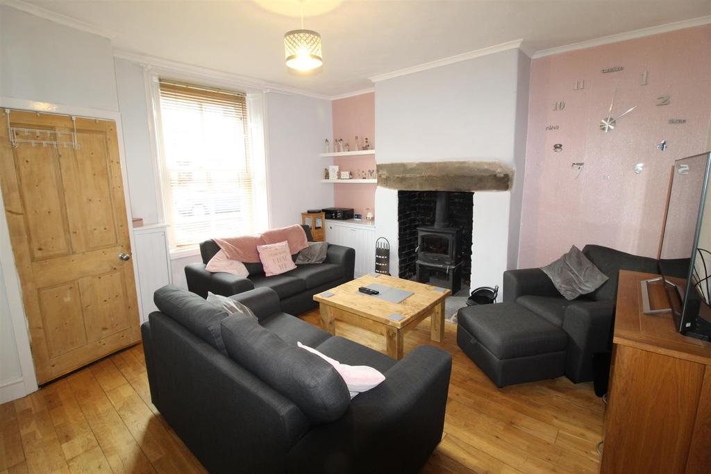 Princess Street, Glossop 3 bed terraced house £215,000
