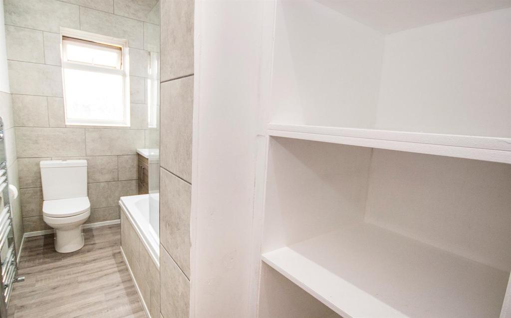 Bathroom (2).jpg