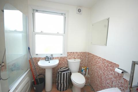 2 bedroom apartment to rent, Crescent Road, Warley, CM14