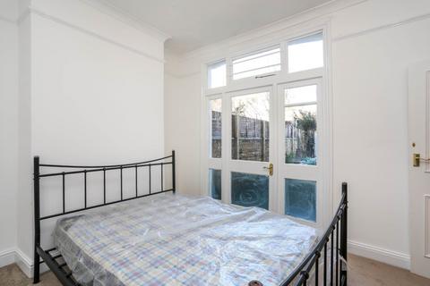 2 bedroom flat to rent, LOUISVILLE ROAD, BALHAM, SW17