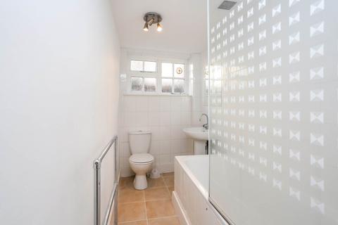 2 bedroom flat to rent, LOUISVILLE ROAD, BALHAM, SW17