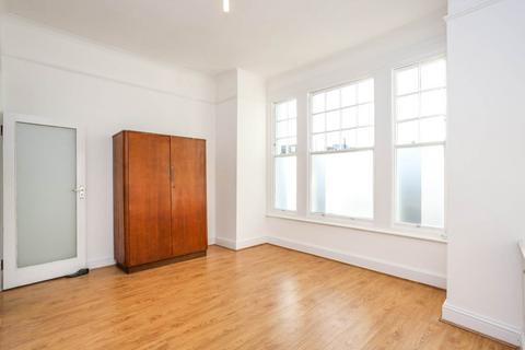 2 bedroom flat to rent, LOUISVILLE ROAD, BALHAM, SW17