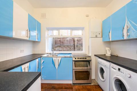 2 bedroom flat to rent, LOUISVILLE ROAD, BALHAM, SW17