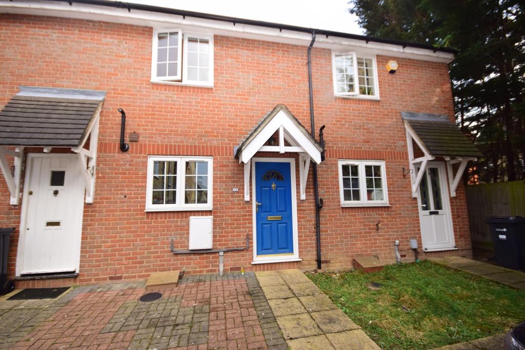 Heathfield Park Drive, Chadwell Heath, RM6 2 bed terraced house £
