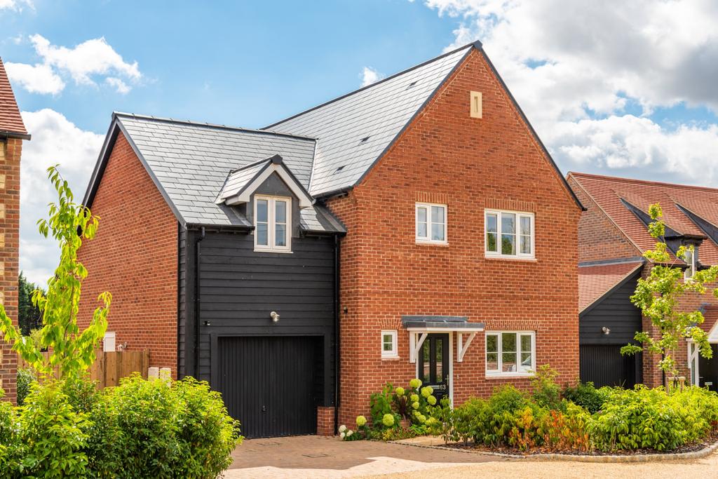 Oving Road, Whitchurch, Aylesbury, Buckinghamshire, HP22 4 bed detached