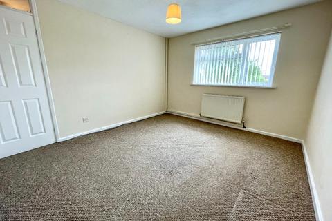 2 bedroom flat to rent, Carentan Close, Selby, YO8