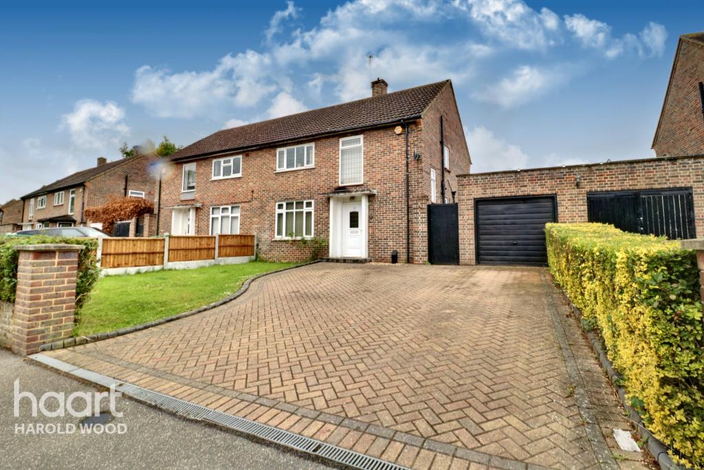 Tees Drive, Romford 3 bed semidetached house £575,000