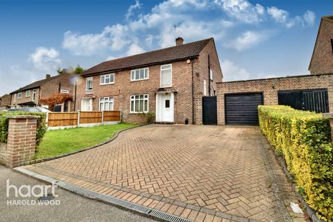 13 Tees Drive, Romford, RM3 9AH