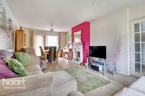 13 Tees Drive, Romford, RM3 9AH