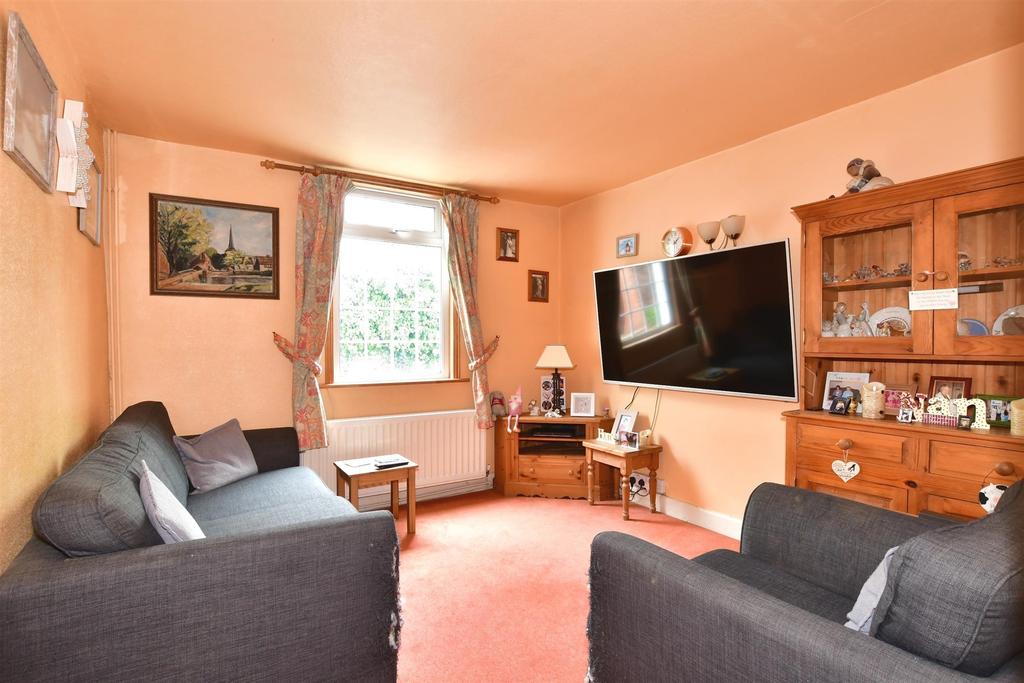 Dartford Road, Farningham, Kent 2 bed end of terrace house £280,000