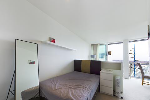 Studio to rent, Rotunda, 150 New Street, Birmingham, B2