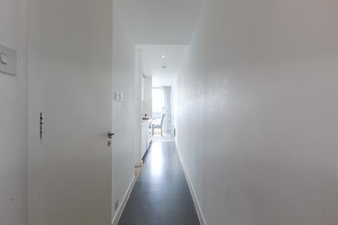 Studio to rent, Rotunda, 150 New Street, Birmingham, B2
