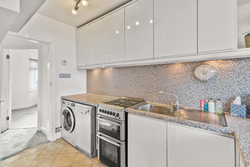 Overwood Drive, Dumbarton, West Dunbartonshire, G82 3 bed semidetached