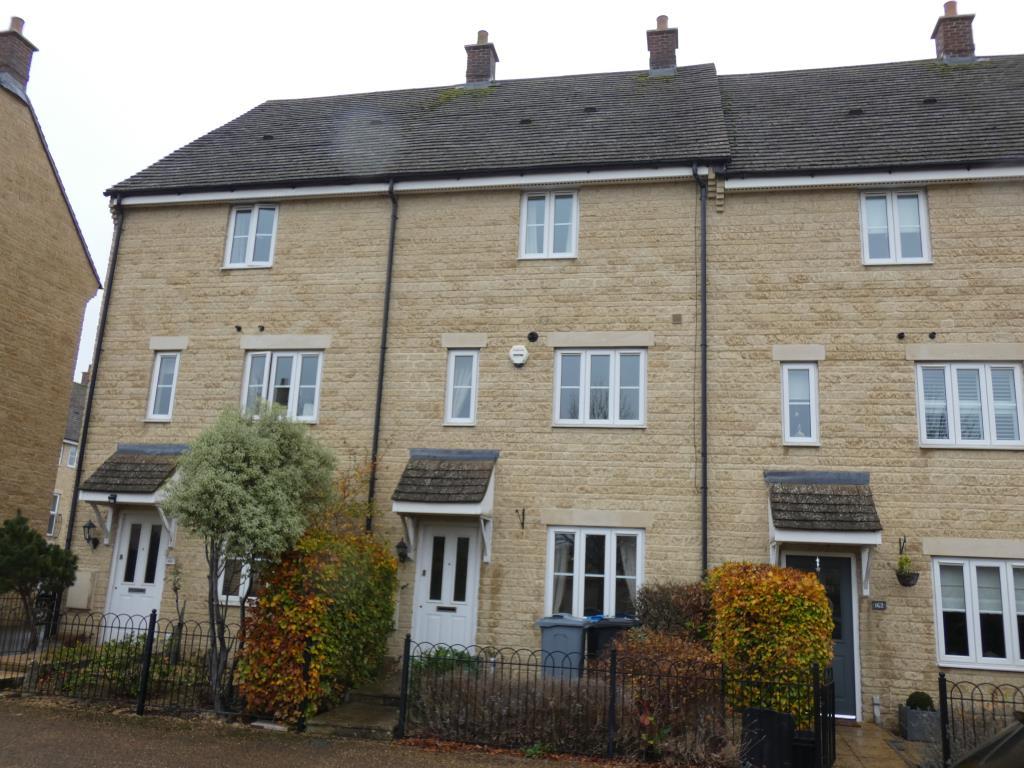 Bluebell Way, Carterton, Oxon, OX18 3 bed townhouse £1,300 pcm (£300 pw)