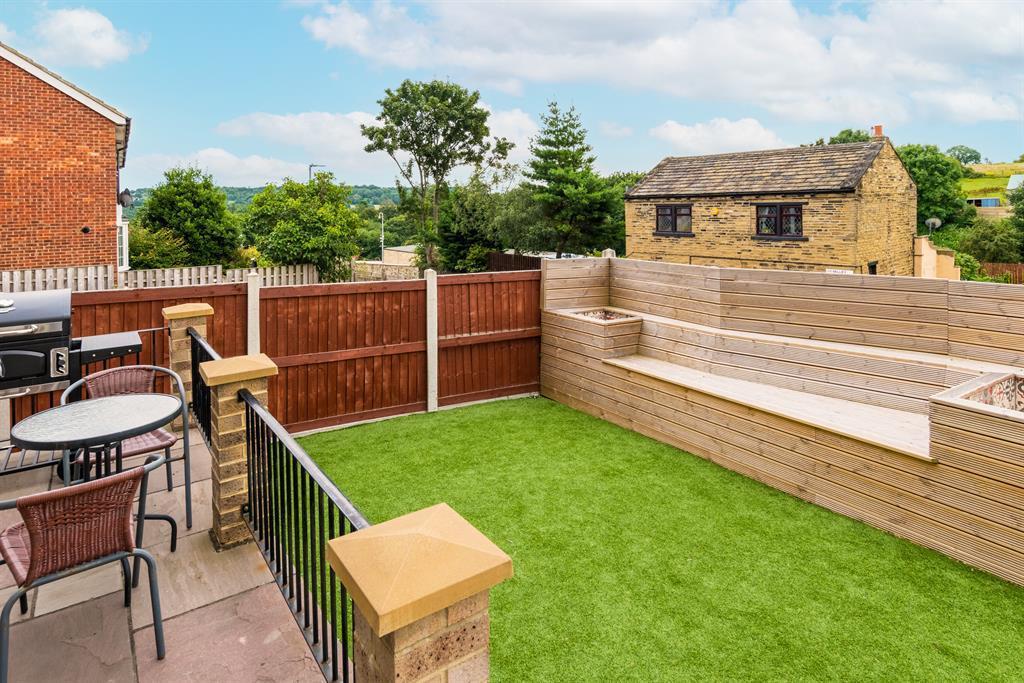 Valley Road, Pudsey, LS28 9DT 4 bed end of terrace house £1,350 pcm