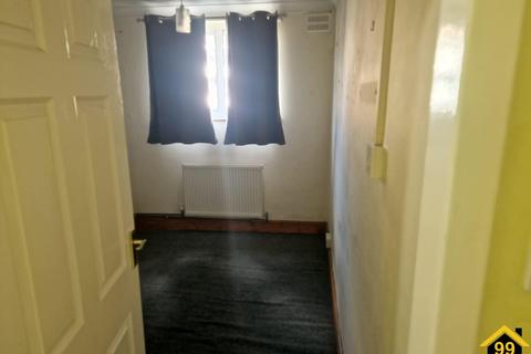 3 bedroom flat for sale, Sencler House, London, SE2