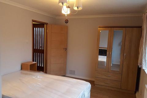 3 Ashdale Close, Twickenham, TW2 7BE