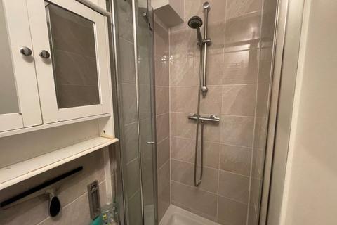 3 Ashdale Close, Twickenham, TW2 7BE