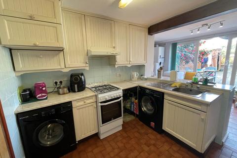 3 Ashdale Close, Twickenham, TW2 7BE