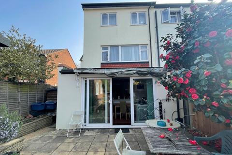 3 Ashdale Close, Twickenham, TW2 7BE