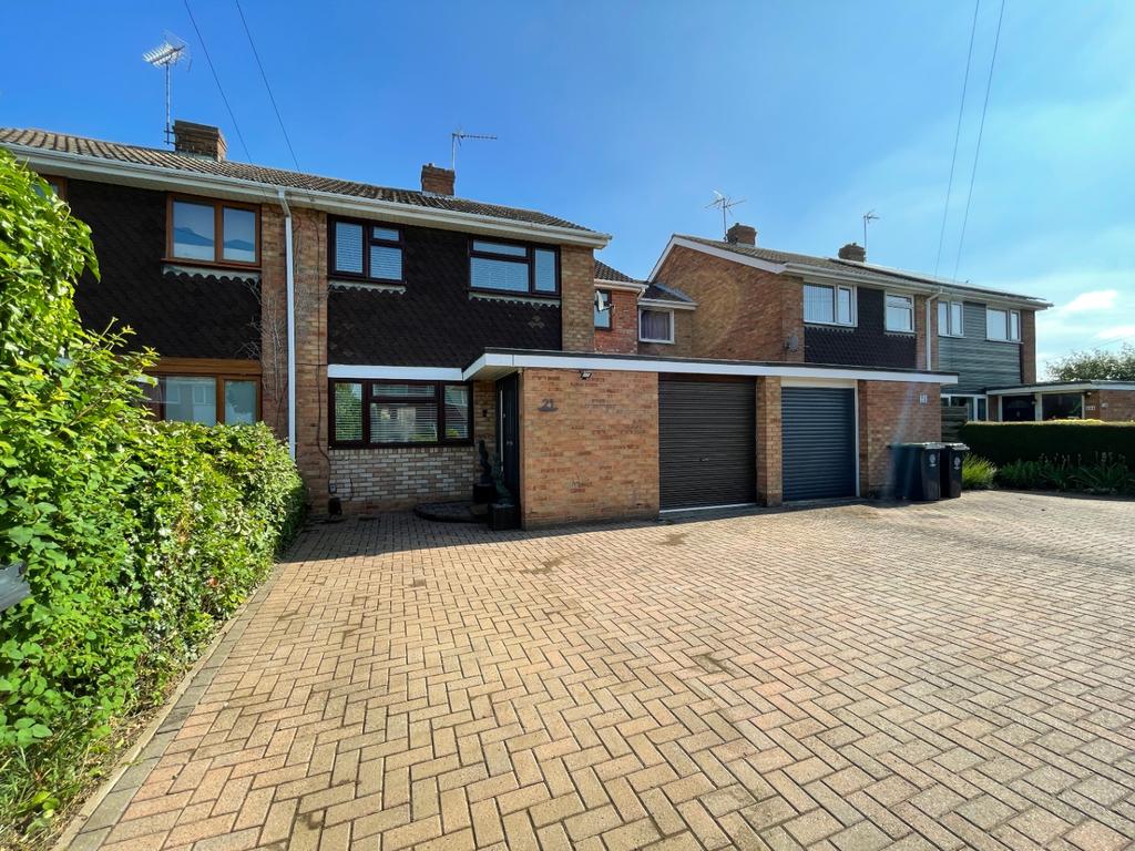 Queensway, Higham Ferrers, Rushden... 3 bed semidetached house £300,000