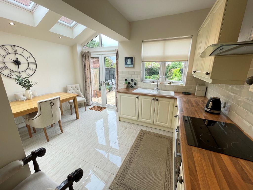 Windermere Crescent, Mortimer, South... 3 bed semidetached house £