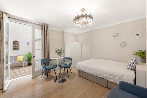 Studio to rent, Queen's Gate, South Kensington, London, SW7