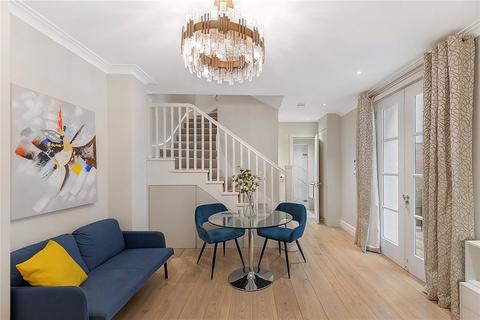 Studio to rent, Queen's Gate, South Kensington, London, SW7