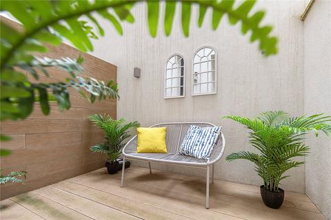 Studio to rent, Queen's Gate, South Kensington, London, SW7