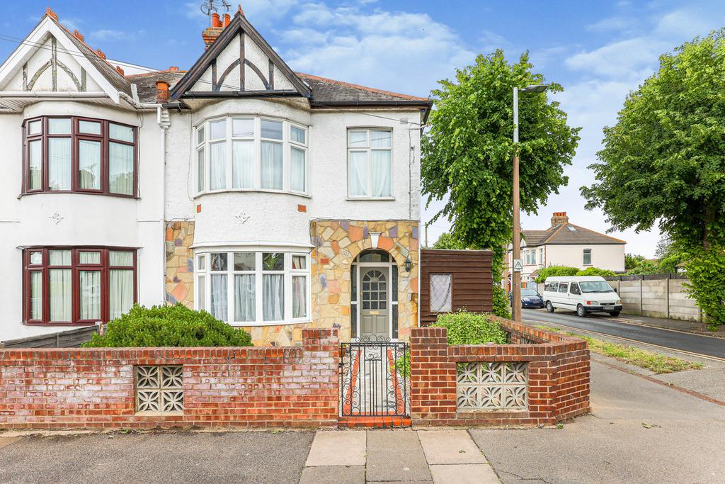 Westbury Road, Southendonsea, SS2 3 bed semidetached house £365,000
