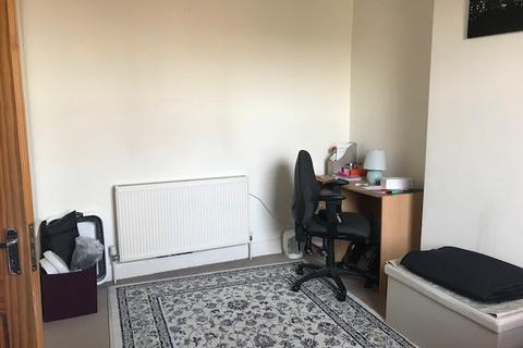 4 Lindsay Road, Worcester Park, KT4 8LE