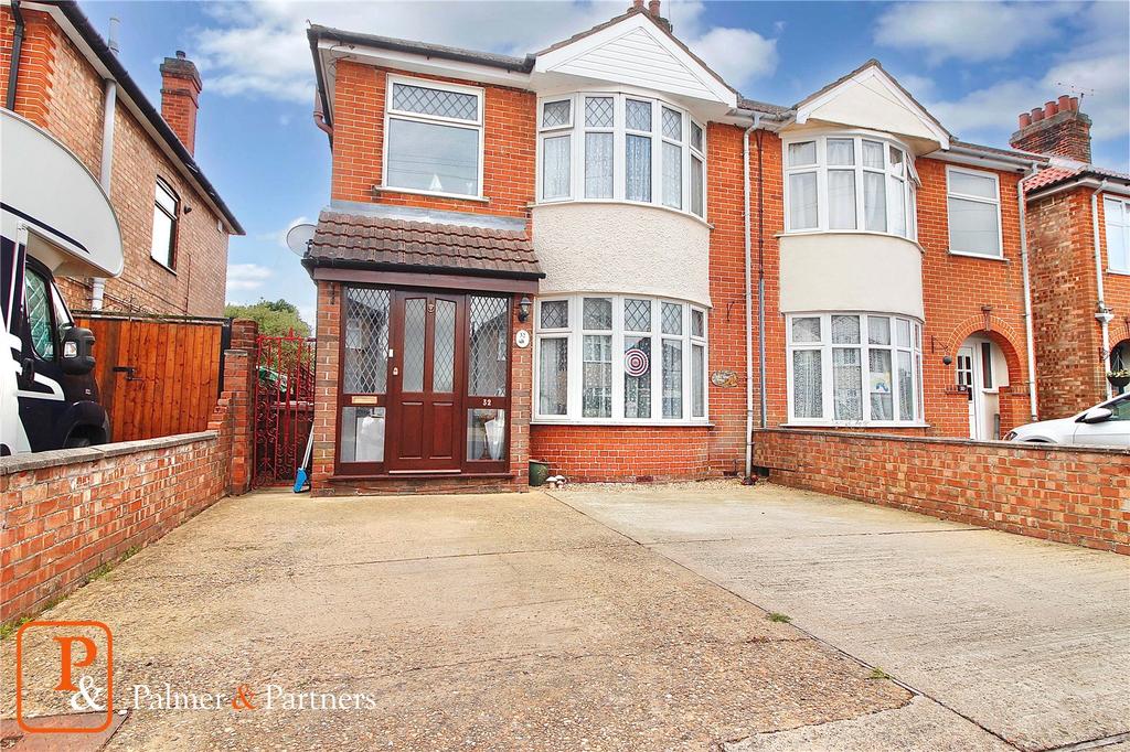 Dales View Road, Ipswich, Suffolk, IP1 3 bed semidetached house £325,000