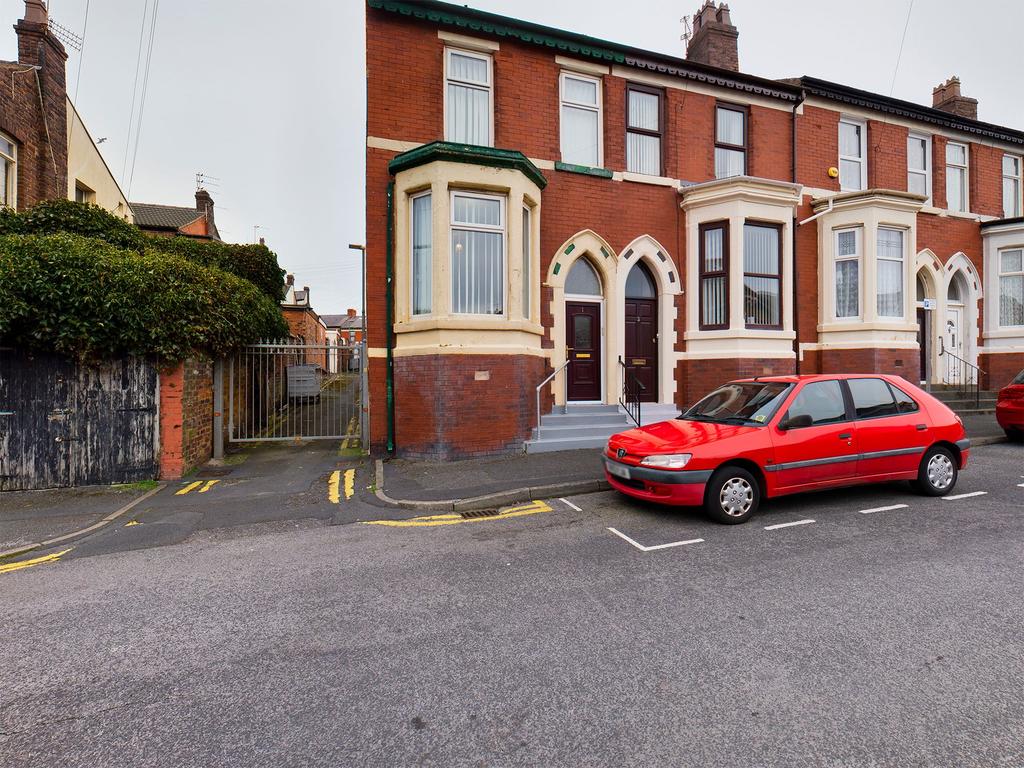 Fleet Street, Blackpool, FY1 3 bed end of terrace house £100,000