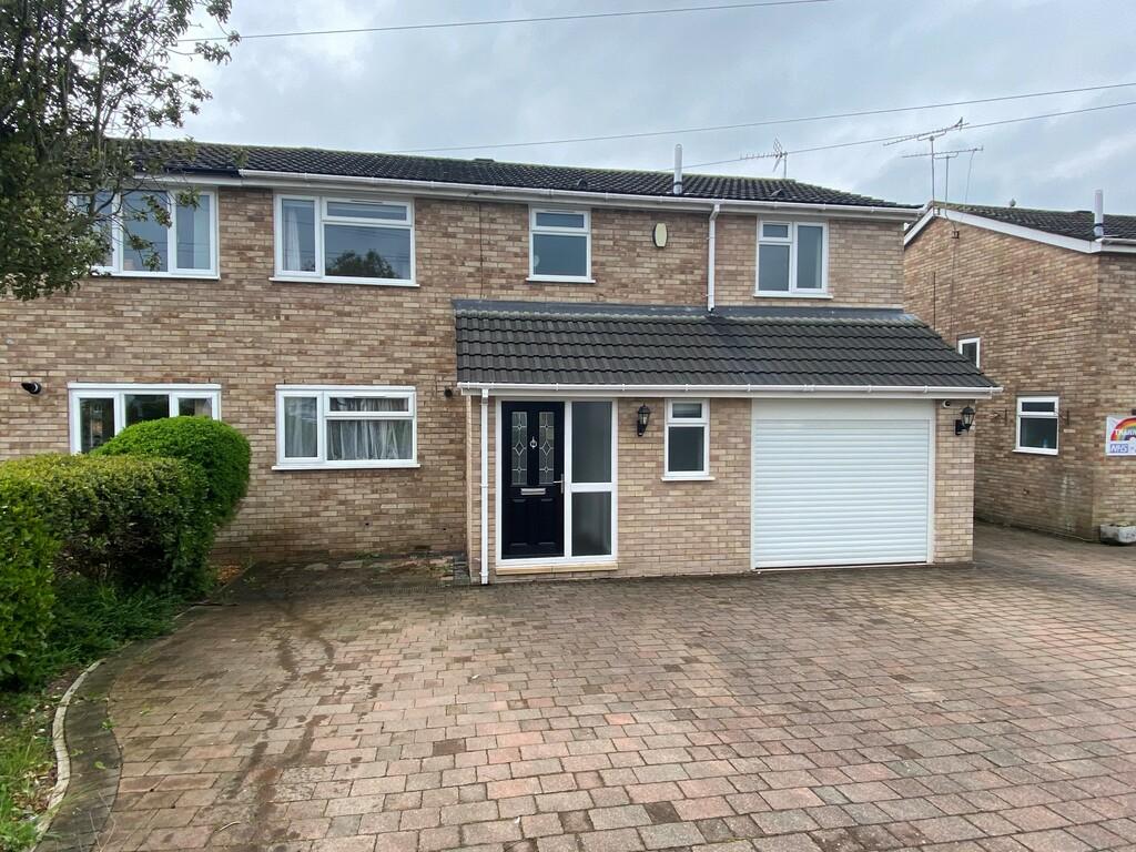 Mendip Road Yatton 4 bed semidetached house £1,650 pcm (£381 pw)