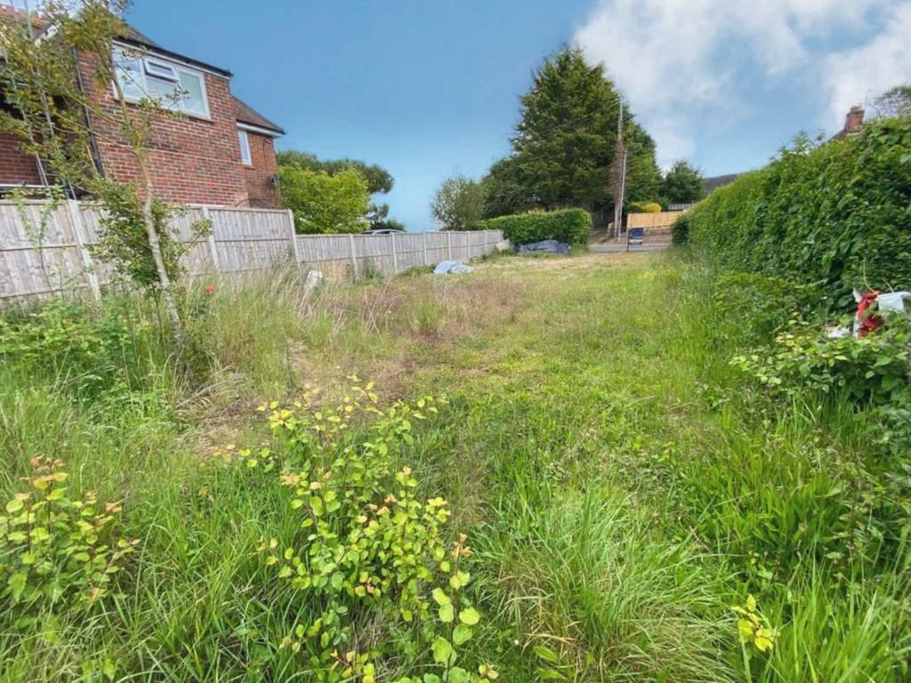 Holders Road, Amesbury 3 bed property with land £120,000