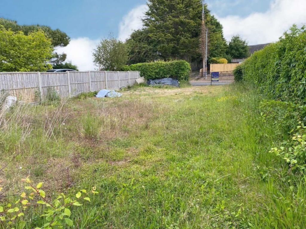 Holders Road, Amesbury 3 bed property with land £120,000