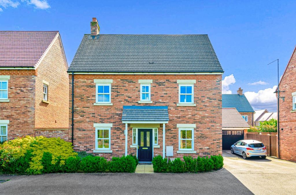 Manley Way, Kempston, Bedford 3 bed detached house £375,000