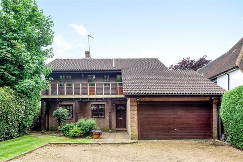 4 bedroom detached house to rent, Drakes Close, Esher, KT10