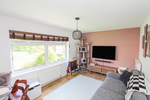 2 bedroom flat for sale, Hillmead, Crawley, West Sussex. RH11 8RR