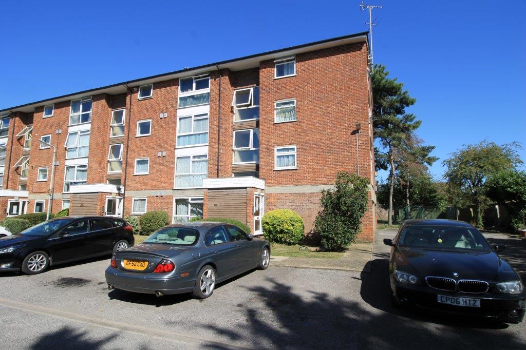 Sycamore Close, Northolt UB5 1 bed flat £1,025 pcm (£237 pw)