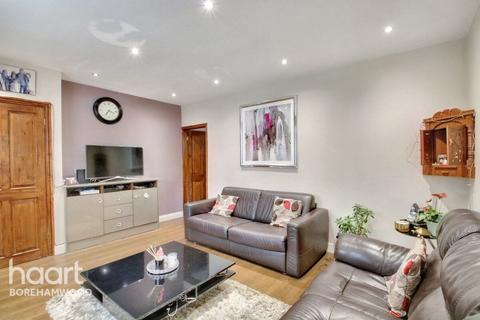 26 Knebworth Path, Borehamwood, WD6 2QW