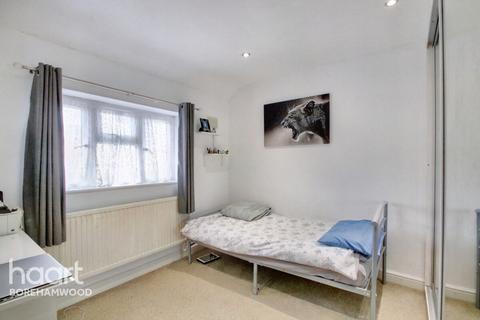 26 Knebworth Path, Borehamwood, WD6 2QW